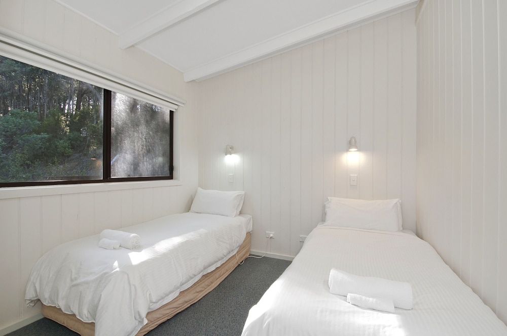 Standard Two Bedroom Apartment - Apollo View photo 2