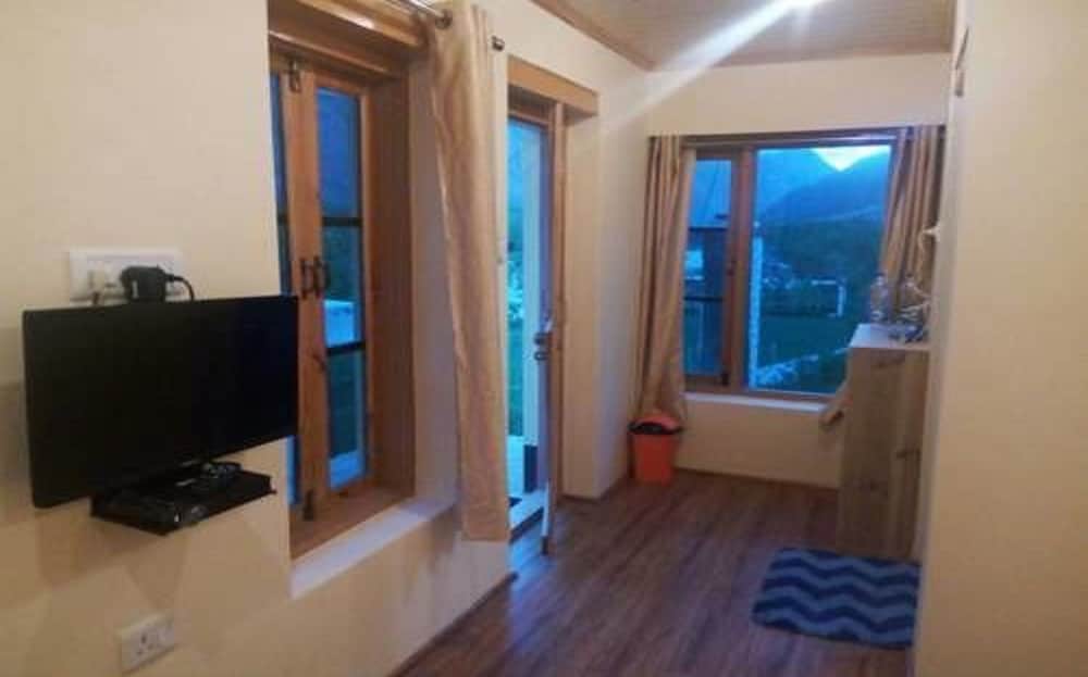 Deluxe Duplex, 1 Double Bed, Smoking photo 3