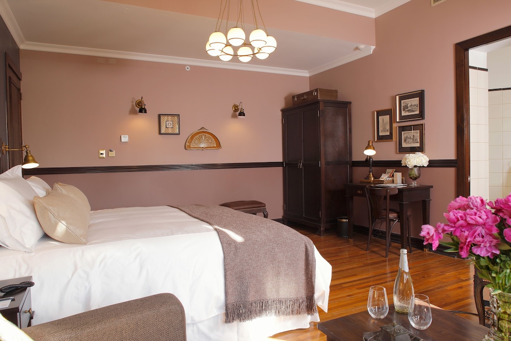 Superior Suite, 1 King Bed photo 2
