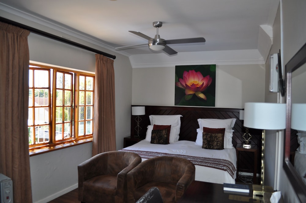 Caledon Cotswold Executive, King Bed or Twin Beds, Upper Floor, Garden View