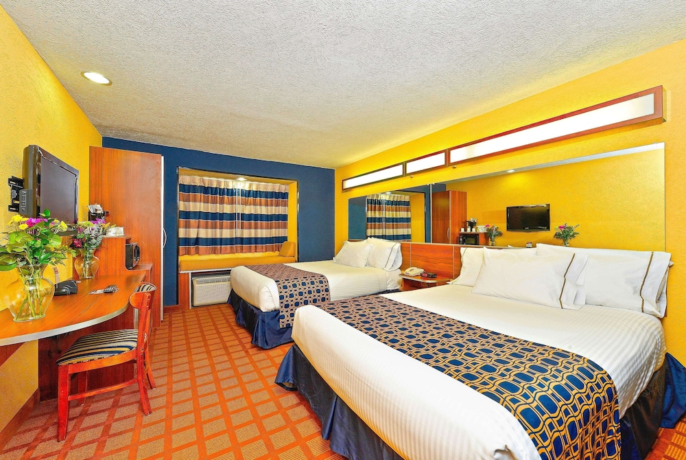 Room, 2 Queen Beds, Accessible, Non Smoking (Tub with Grab Bars)