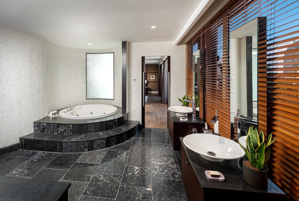 The Boulevard Suite thumbnail 5