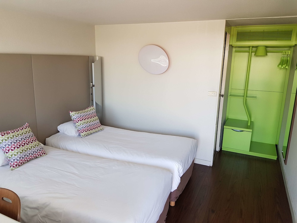Standard Room, 2 Twin Beds - Photo 2