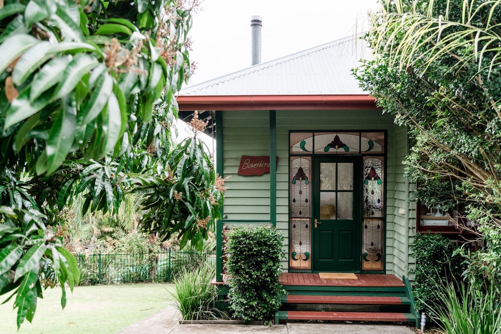 Premium Cottage, 1 Queen Bed, Bay View, Poolside