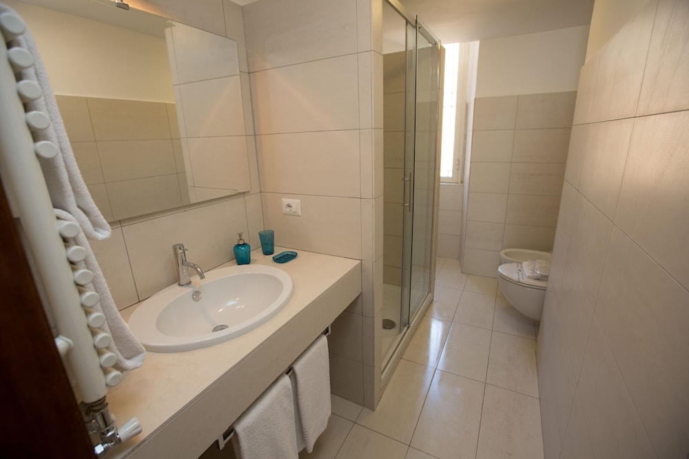 Deluxe Quadruple Room photo 2