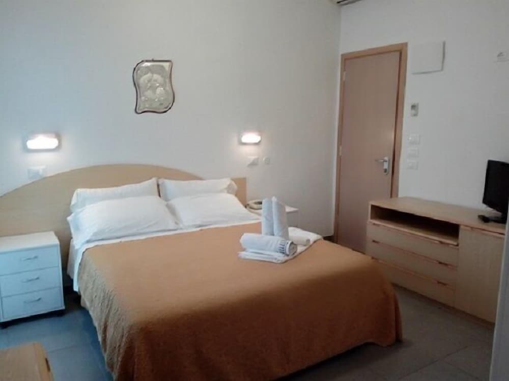 Standard Room, 2 Bedrooms photo 1