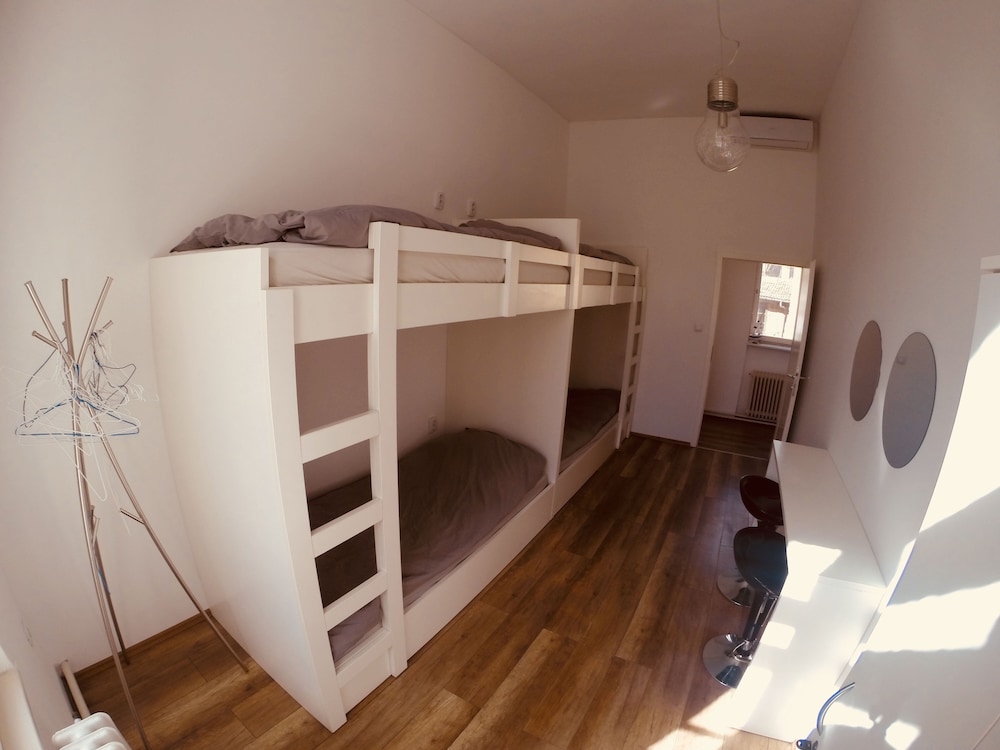 Standard Shared Dormitory, Men only, Non Smoking