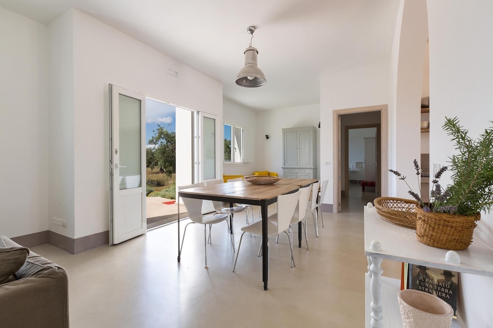 Villa, 6 Bedrooms photo 2