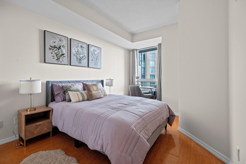 Superior Condo, 1 Bedroom, Balcony, Lake View