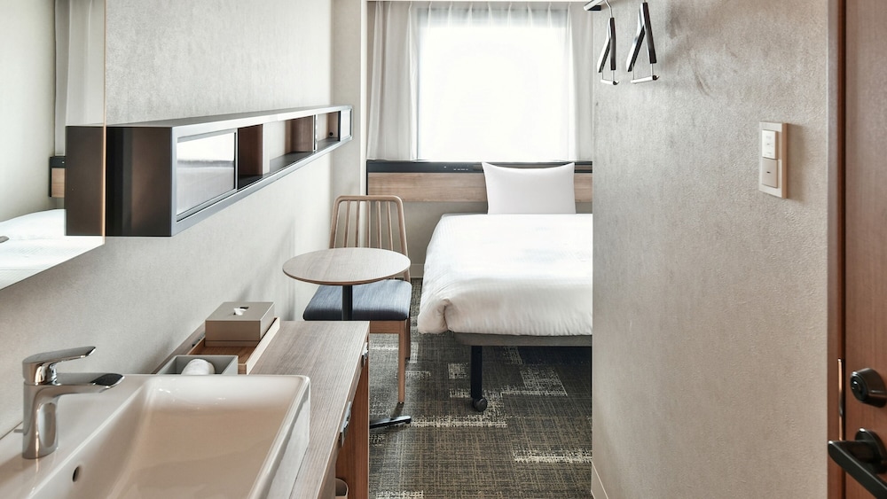 Double Room, Non Smoking (with shower booth) - Photo 10