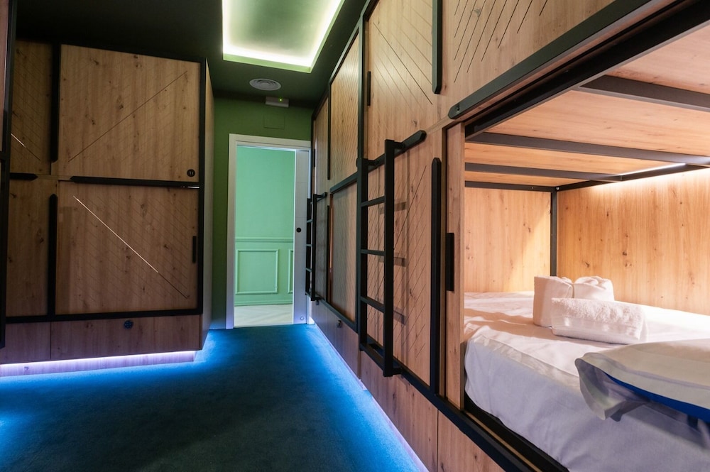 Japanese-style Shared Dormitory, 1 Twin Bed