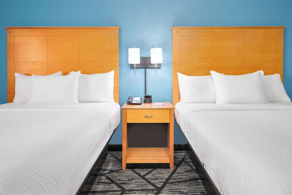 Room, 2 Queen Beds, Non Smoking - Photo 3