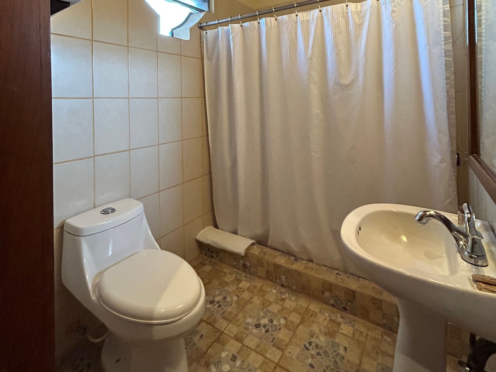 Standard Room - Photo 11