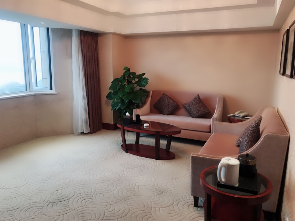 Executive Lake-view Suite - Photo 1