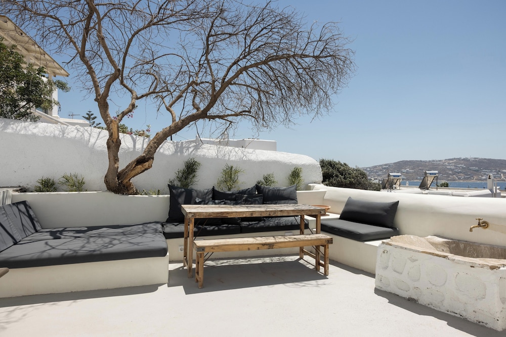 Superior 2 Bedroom Sea & Sunset View Outdoor Hot Tub