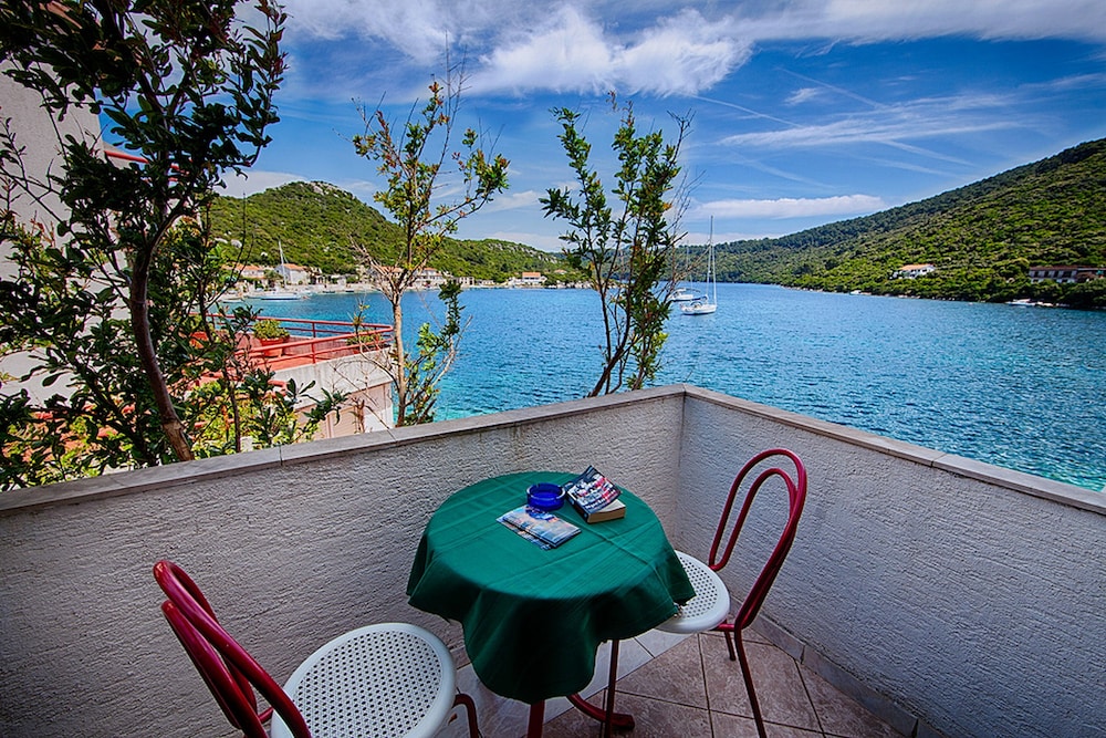 Apartment (Apartments Malo Lago - One-Bedroom Ap) photo 1