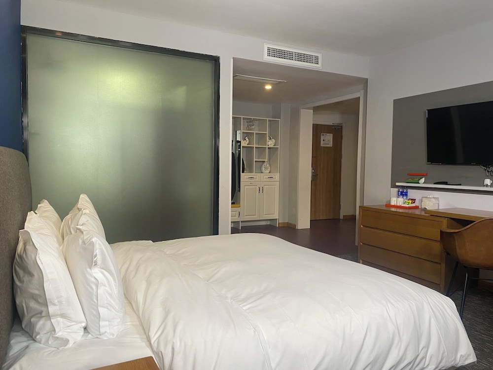 Suite, 1 King Bed