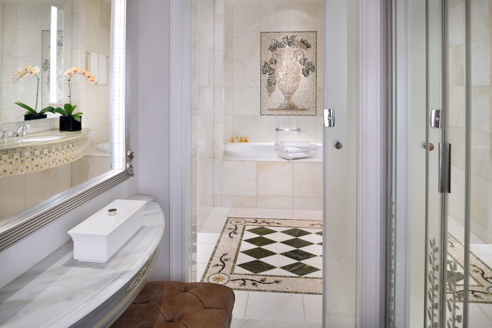 Deluxe Room, Terrace, City View (Versace) thumbnail 5
