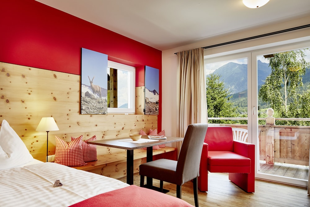 Superior Studio, 1 Bedroom, Balcony, Mountain View photo 3