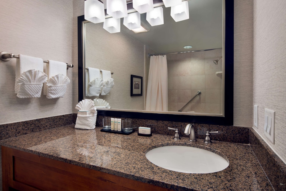 Suite, 2 Bedrooms - Photo 8