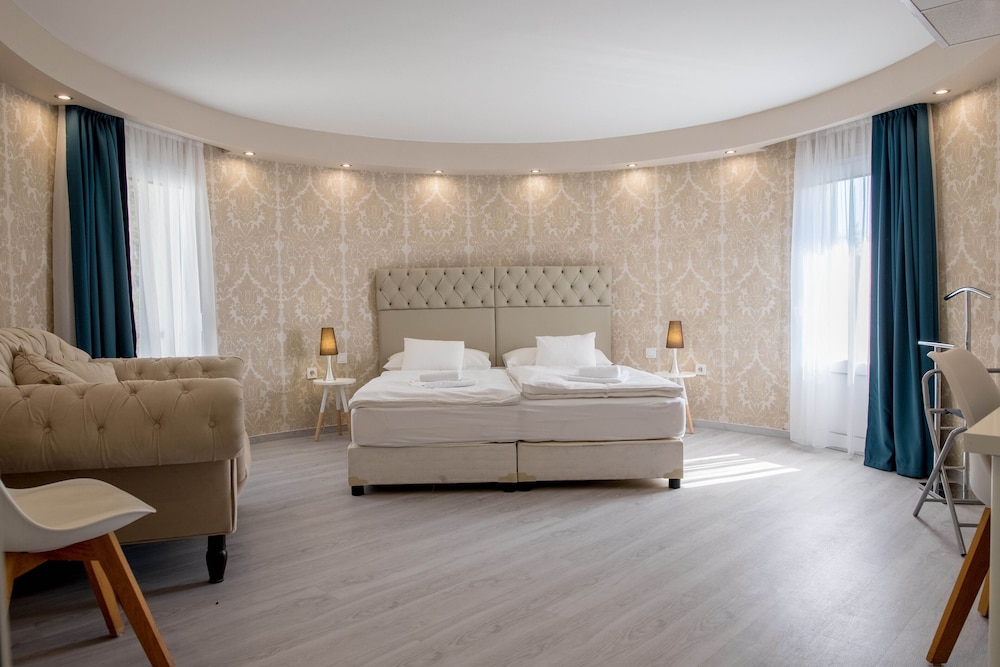 Standard Suite - Photo 1