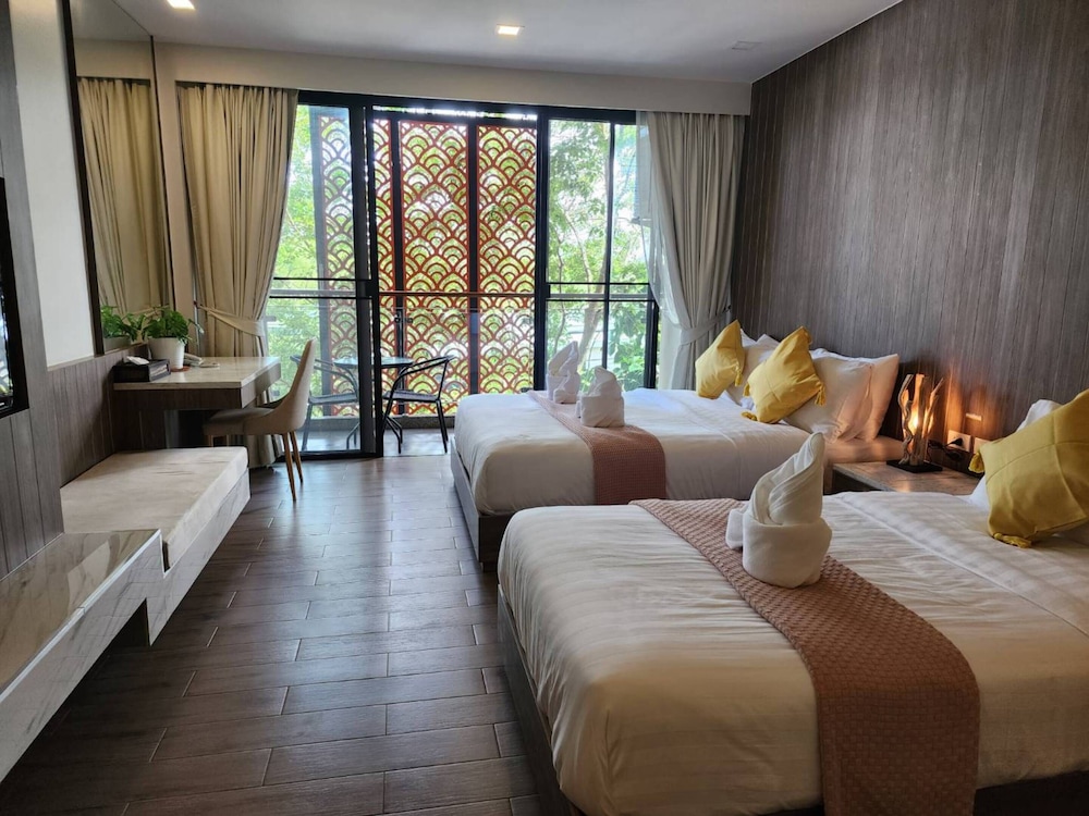 Deluxe Triple Room, Balcony photo 2