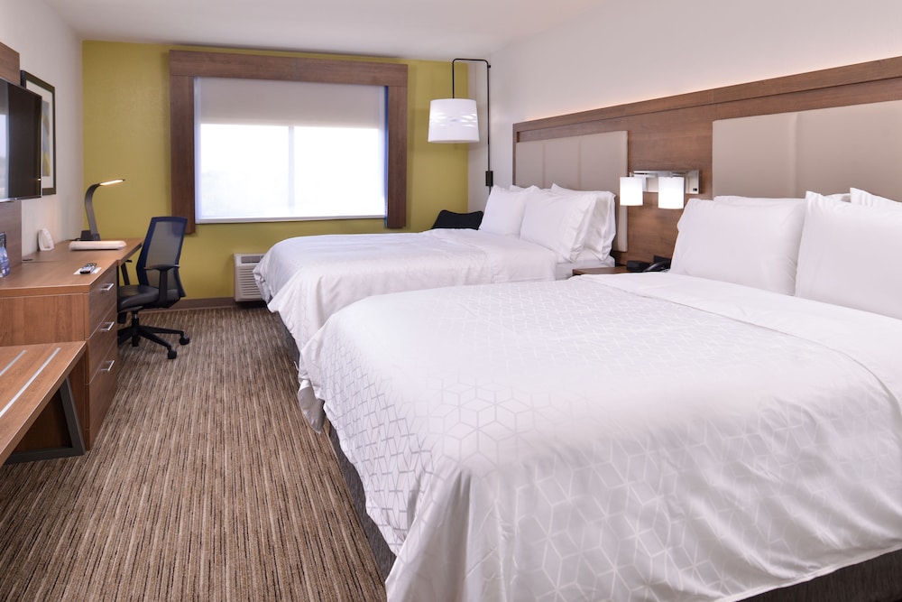 Suite, 2 Queen Beds with Sofa bed - Photo 1