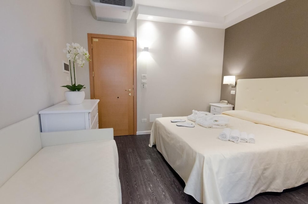 Classic Triple Room photo 2