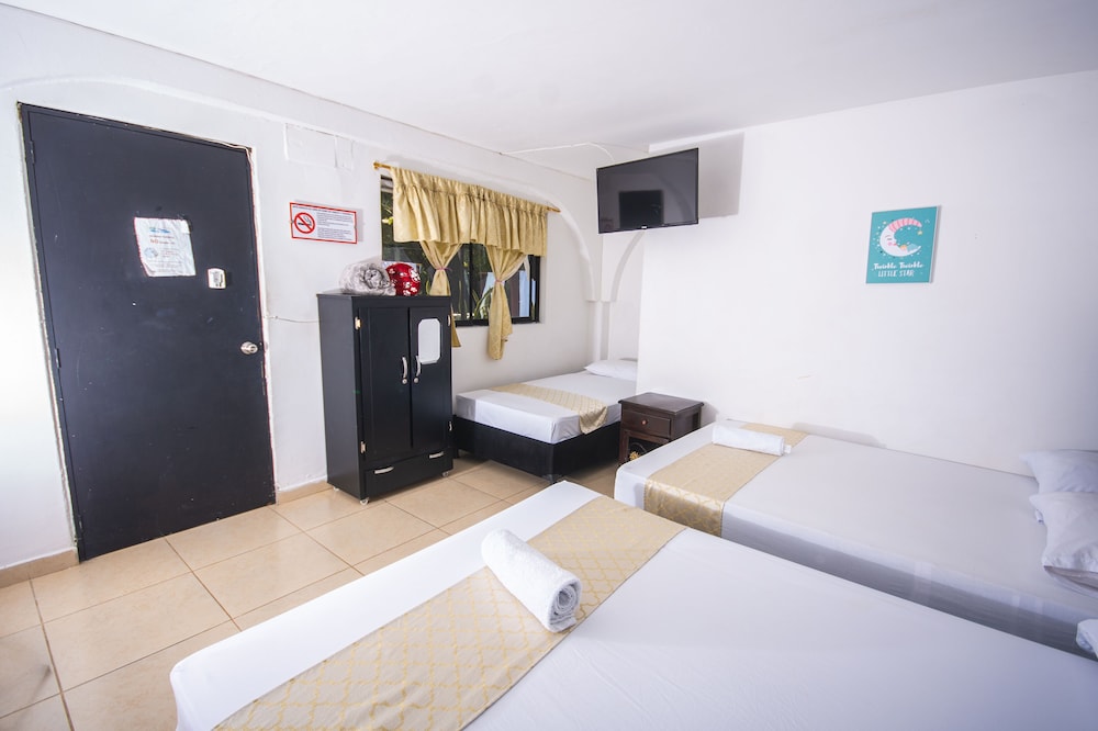 Family Room, Multiple Beds