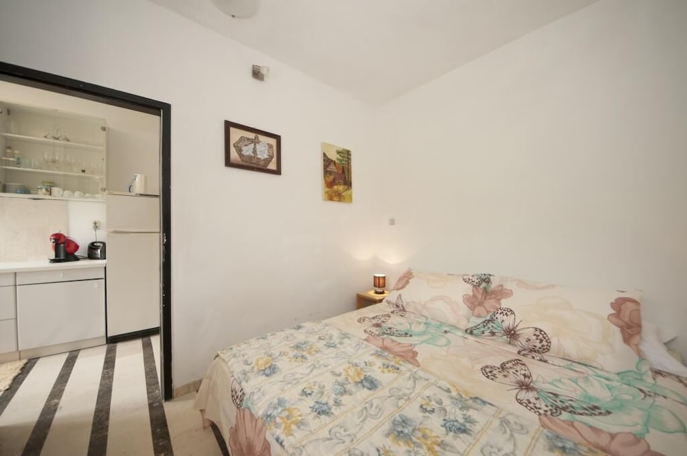 Apartment (Two Bedroom Apartment with Garden) photo 3