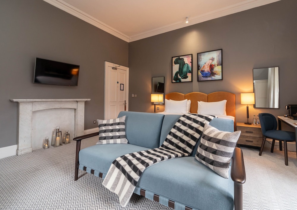 Signature Double Room thumbnail 5