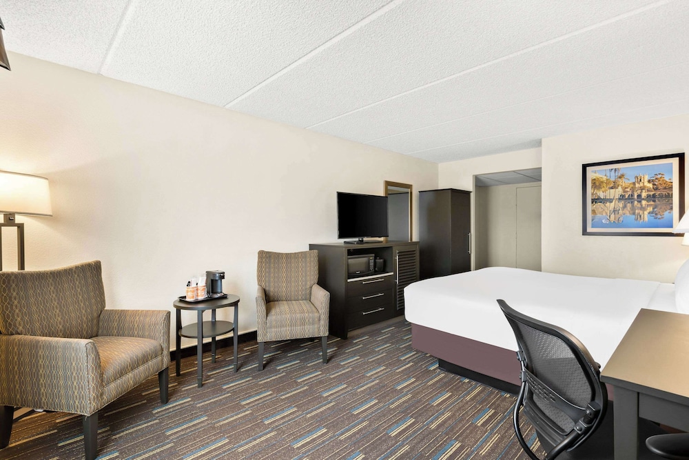 Suite, Multiple Beds, Non Smoking (Upgrade) photo 3