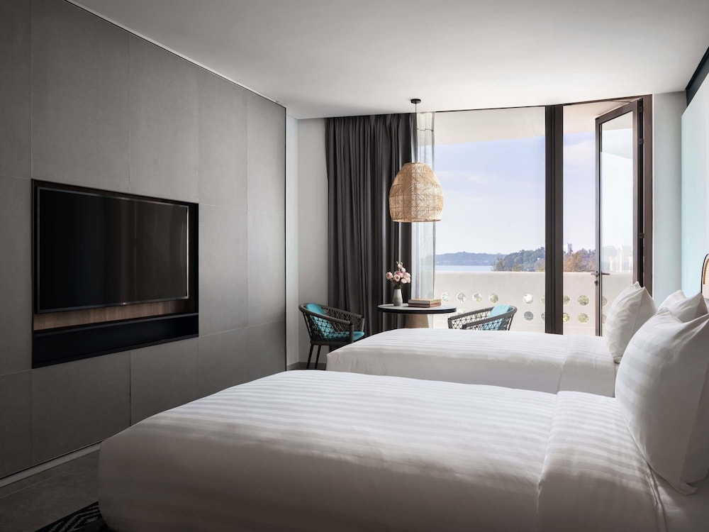 Executive Suite, Multiple Beds, Ocean View - Photo 2