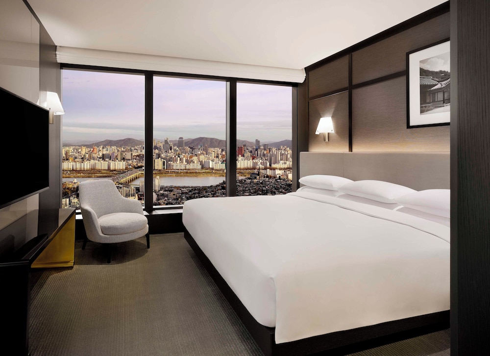 Suite (Diplomatic) photo 1