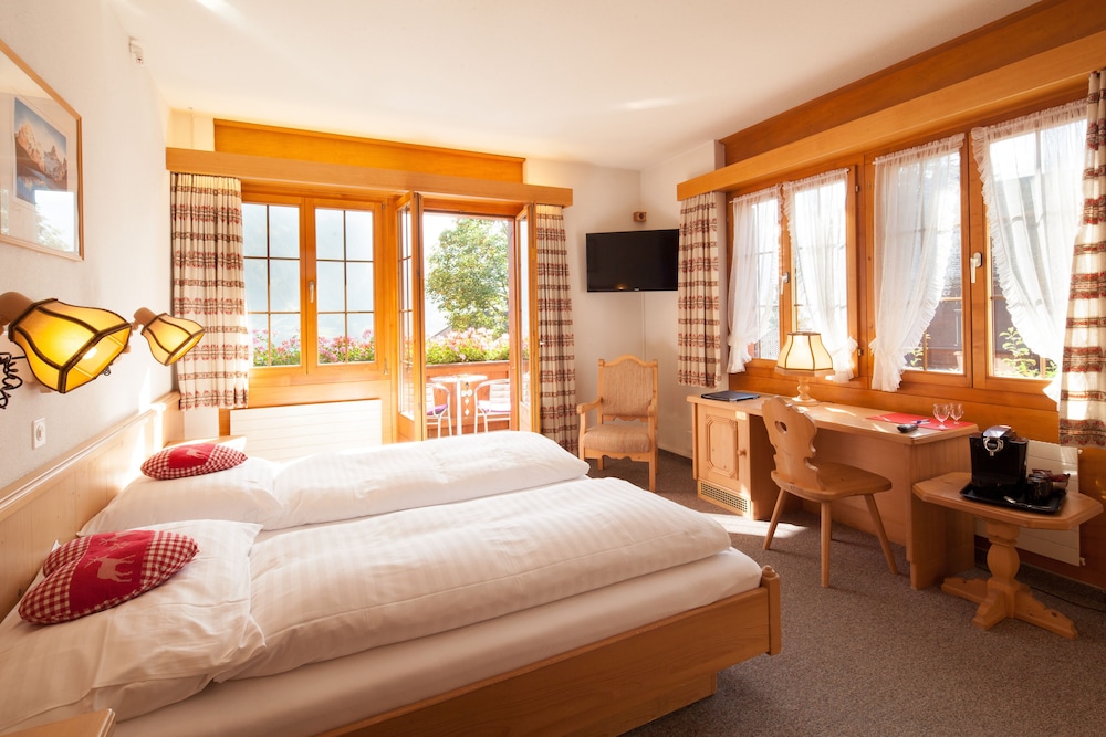 Superior Twin Room, Balcony, Mountain View photo 2