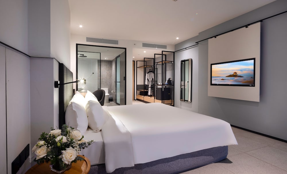 Deluxe Executive King Room - Photo 3