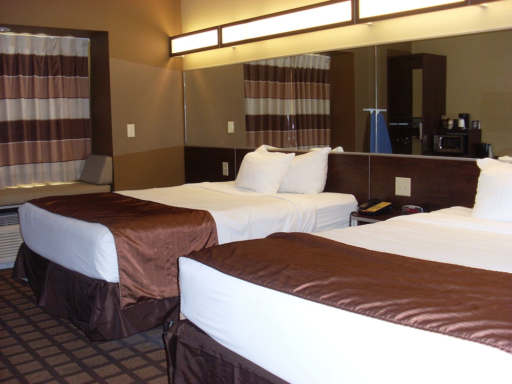 Basic Room, 2 Queen Beds, Accessible, Non Smoking (Mobility/Hearing, Roll-In Shower) photo 2
