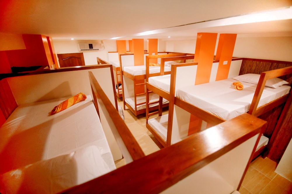 Capsule-Inspired Beds in an AC Dormitory photo 3