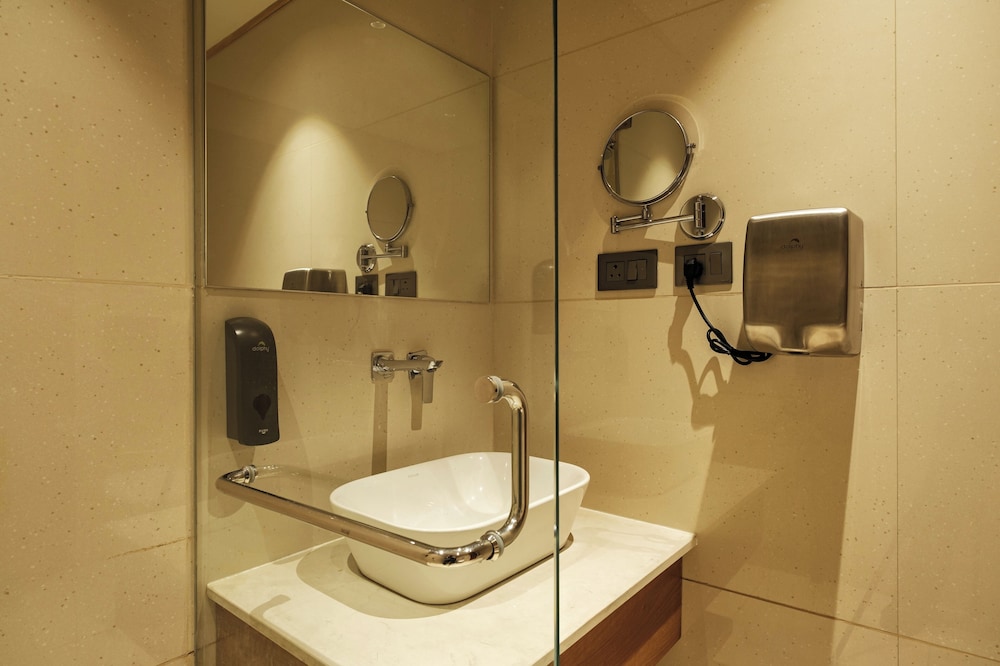 Urban Corner Room - Photo 17