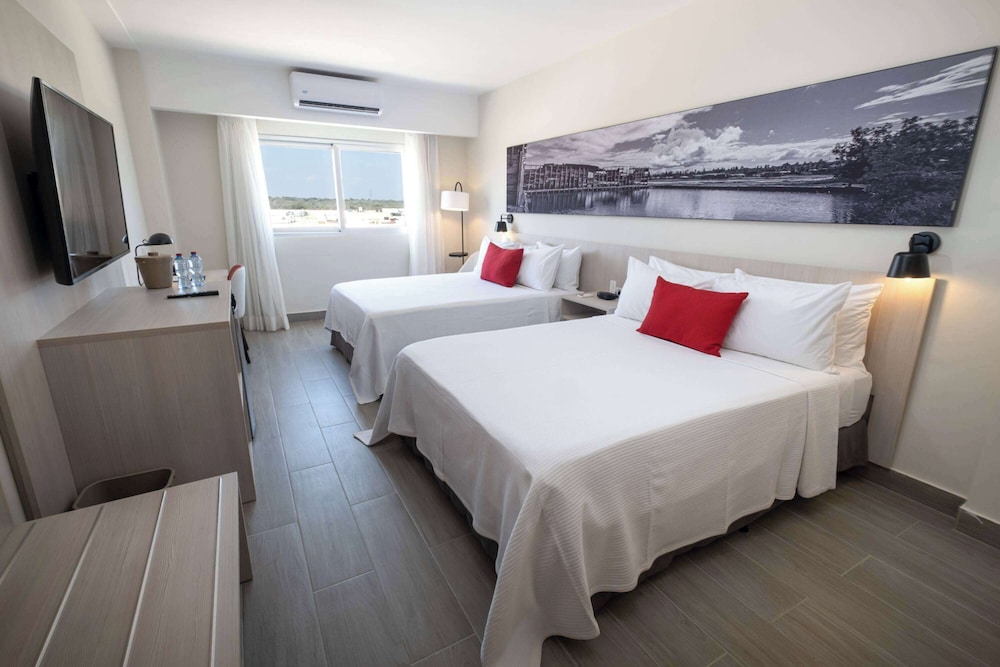 Business Room, 2 Queen Beds, Non Smoking