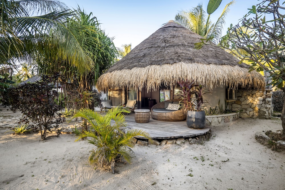 Boutique Oceanview Bungalow photo 3