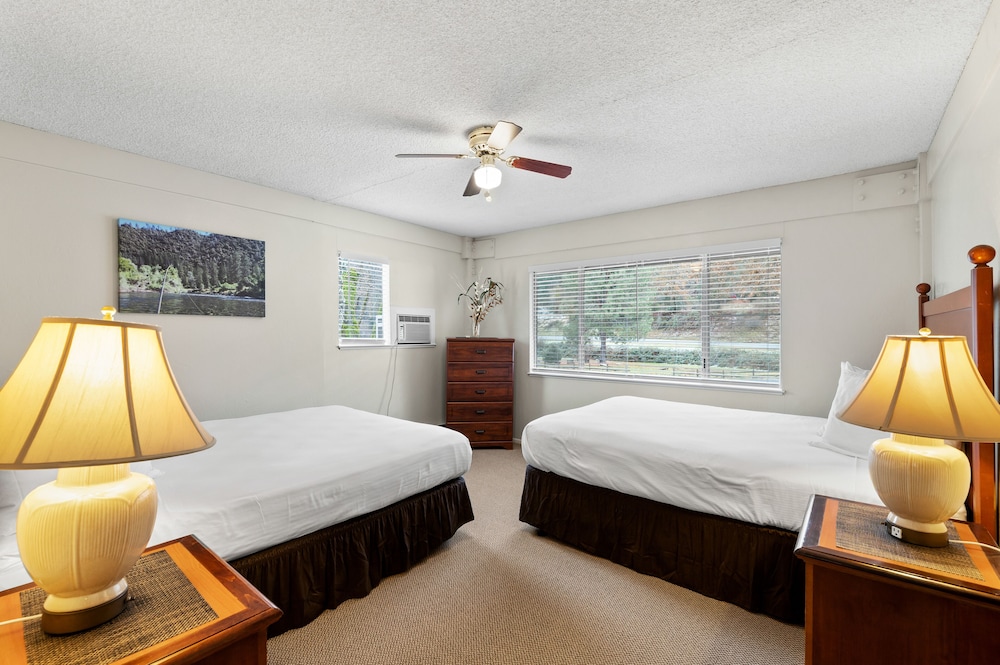 Traditional Penthouse, 2 Bedrooms, Kitchen, River View photo 3