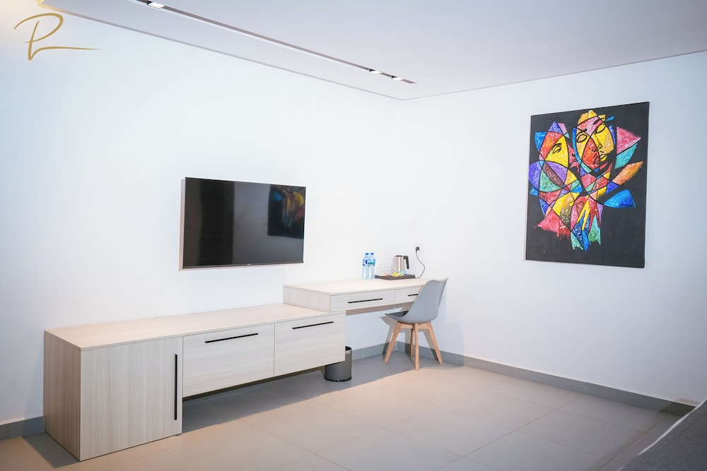 Luxury Suite - Photo 12