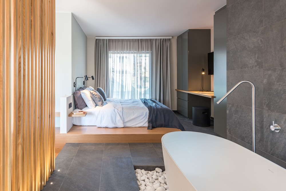 Executive Suite, 1 Queen Bed, City View photo 2