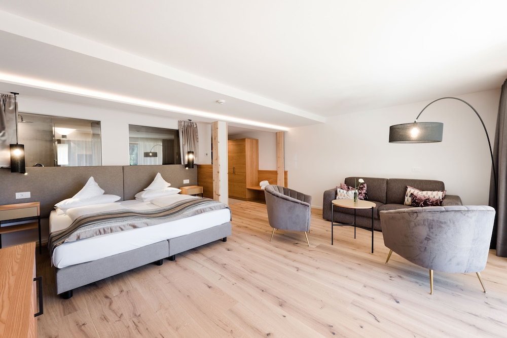Premium Double Room, Non Smoking, Mountain View photo 2