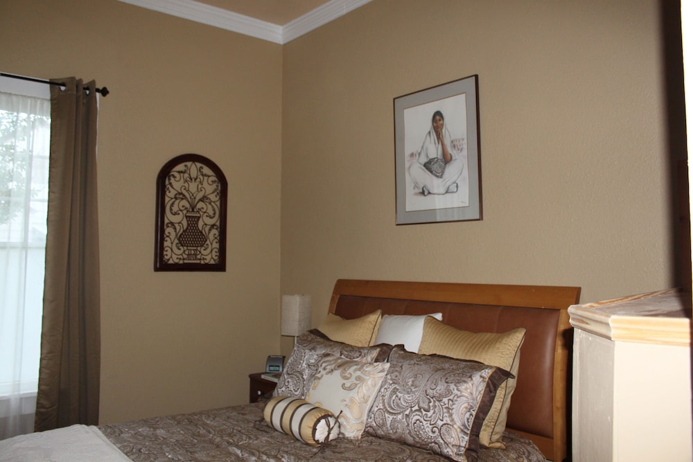 House, 2 Bedrooms photo 1
