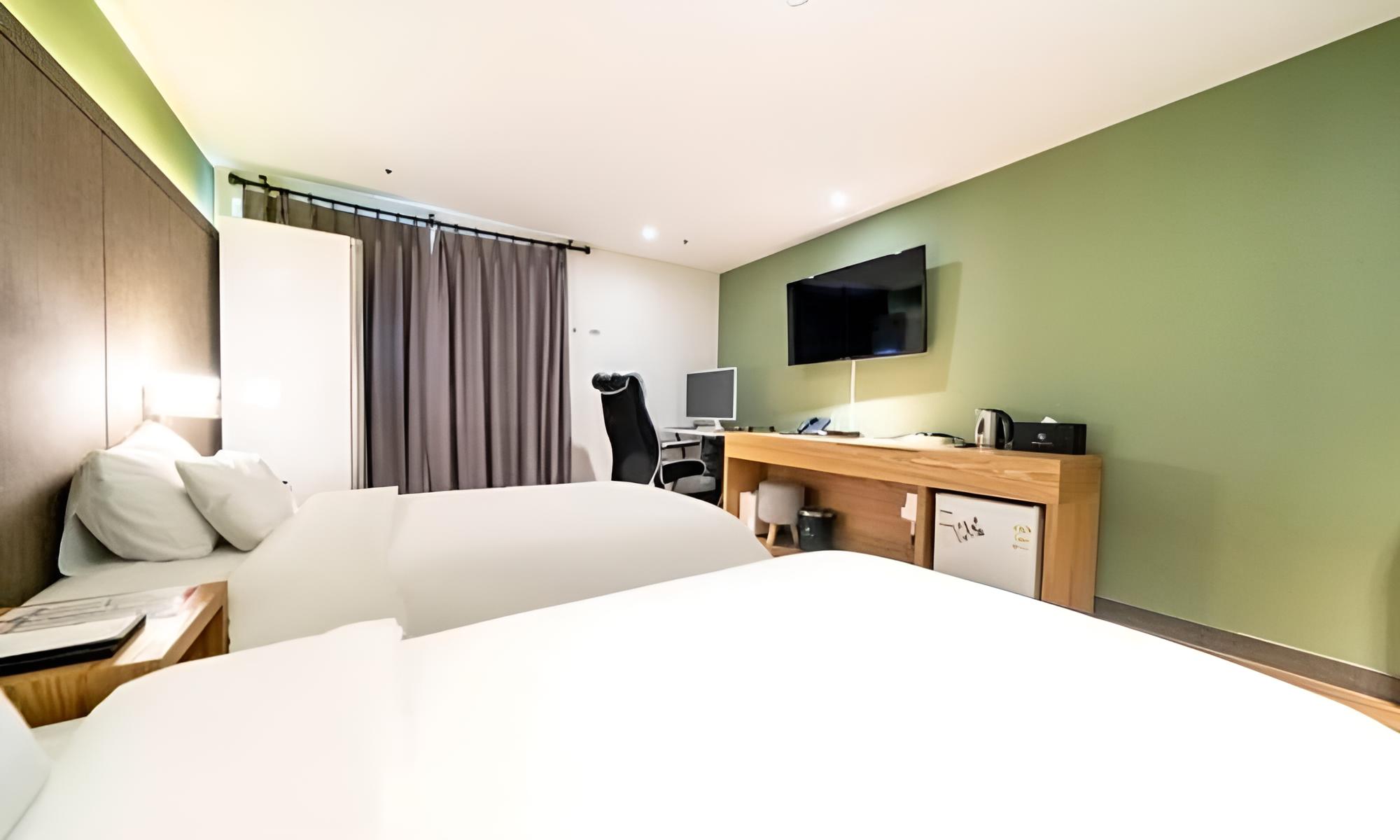 Deluxe Twin Room - Photo 2