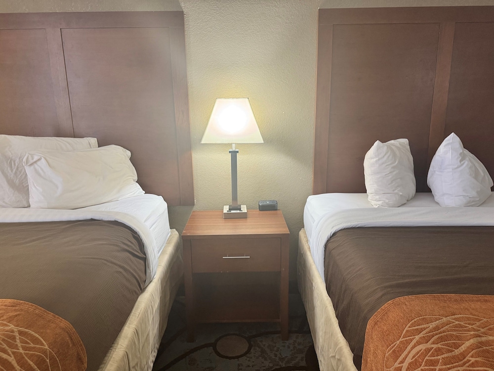 Deluxe Room, 2 Queen Beds, Accessible, Non Smoking (Mobility) - Photo 5