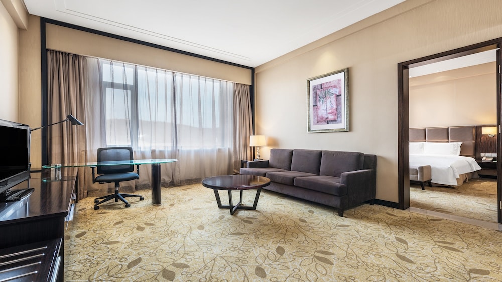 Suite, 1 Bedroom - Photo 1