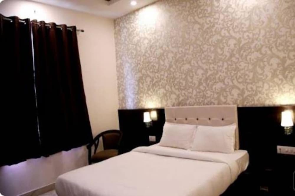 Deluxe Room - Photo 14